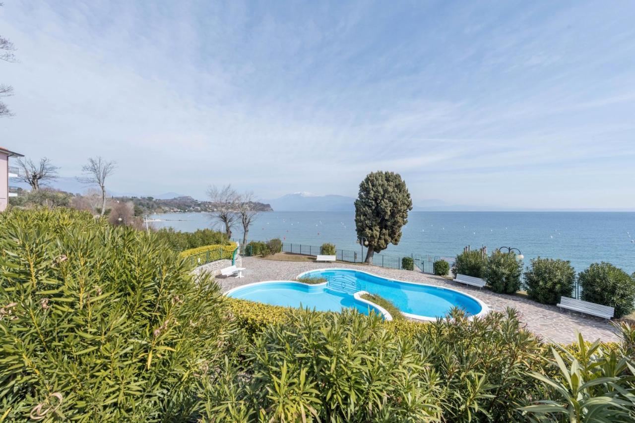 Front Lake Amazing View Manerba del Garda Dış mekan fotoğraf
