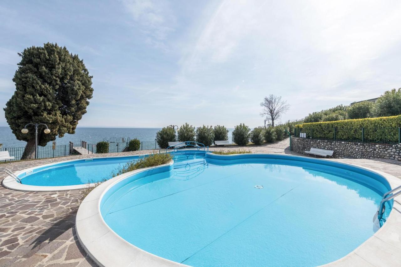Front Lake Amazing View Manerba del Garda Dış mekan fotoğraf