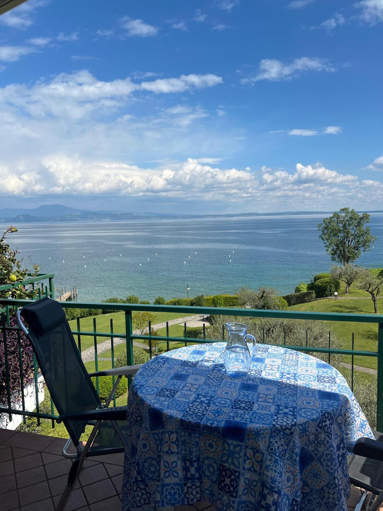 Front Lake Amazing View Manerba del Garda Dış mekan fotoğraf