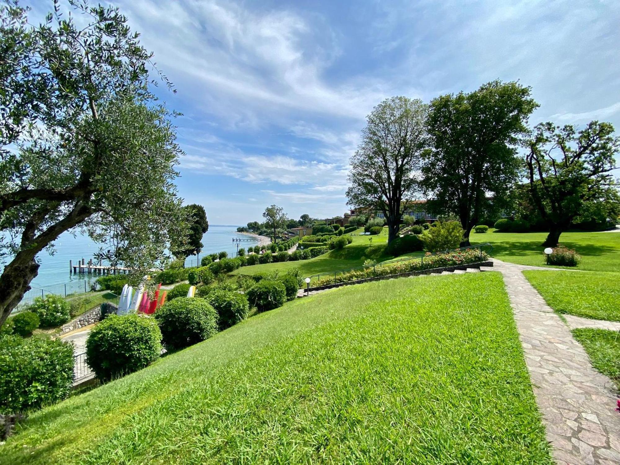 Front Lake Amazing View Manerba del Garda Dış mekan fotoğraf